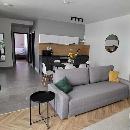 Dotis Apartman Tata Luaran gambar
