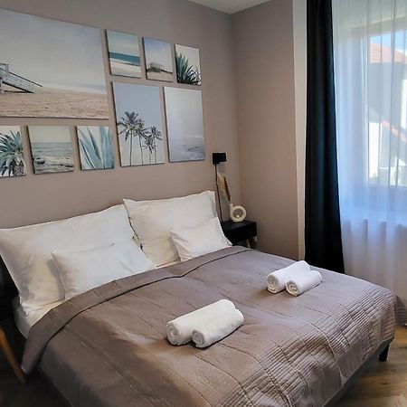 Dotis Apartman Tata Luaran gambar