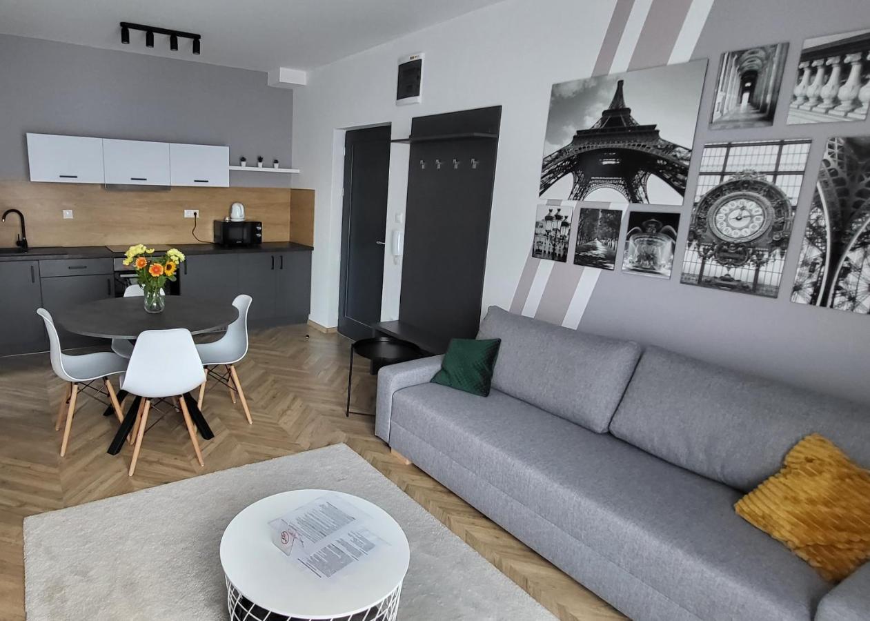 Dotis Apartman Tata Luaran gambar