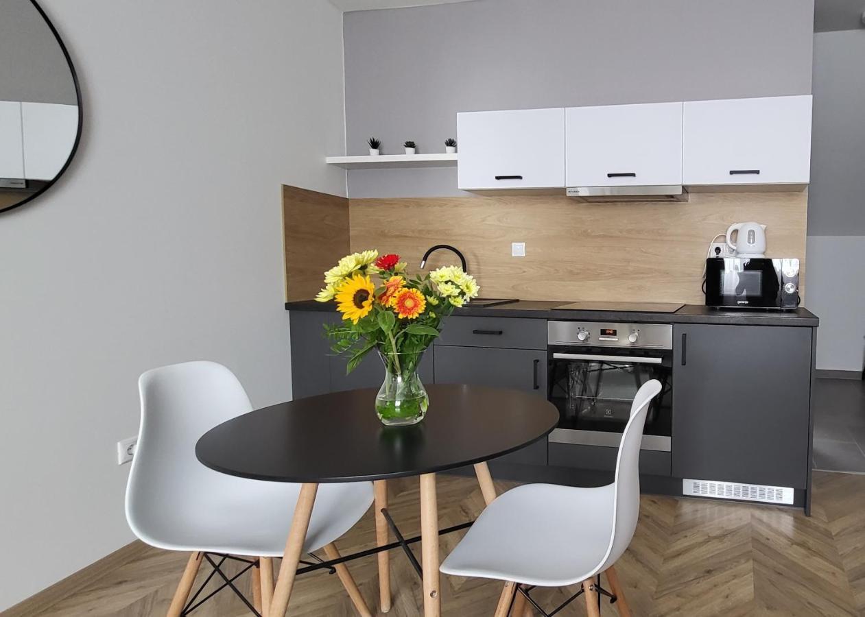 Dotis Apartman Tata Luaran gambar