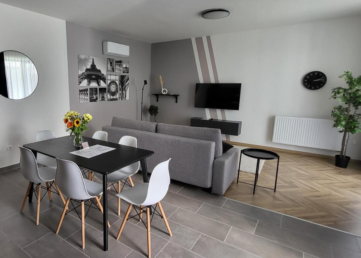 Dotis Apartman Tata Luaran gambar