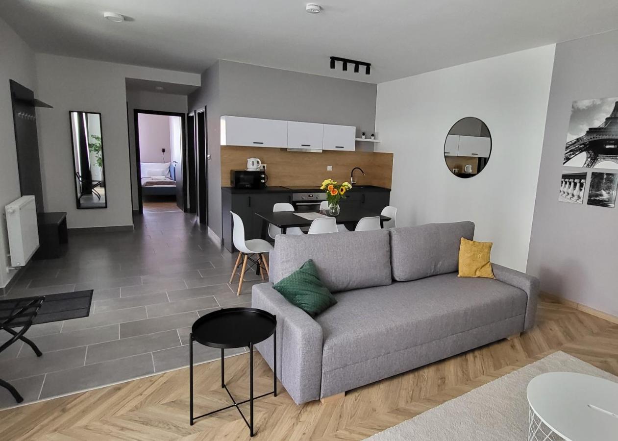 Dotis Apartman Tata Luaran gambar