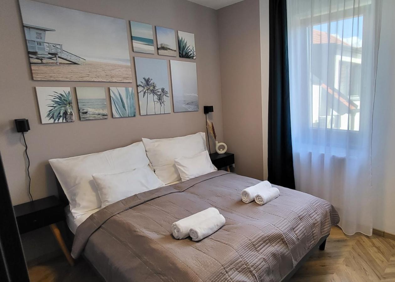 Dotis Apartman Tata Luaran gambar