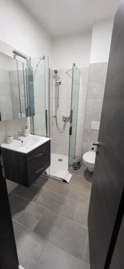 Dotis Apartman Tata Luaran gambar