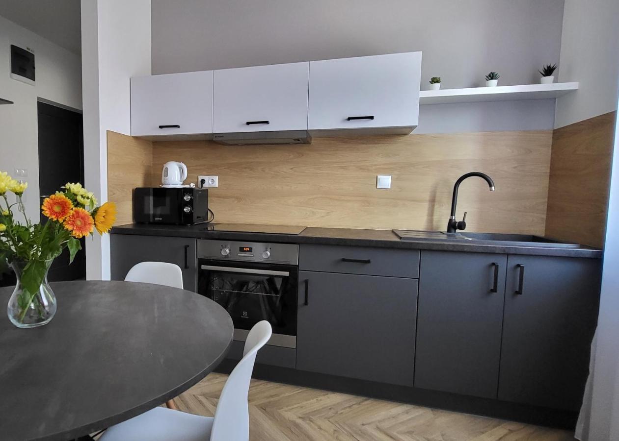 Dotis Apartman Tata Luaran gambar