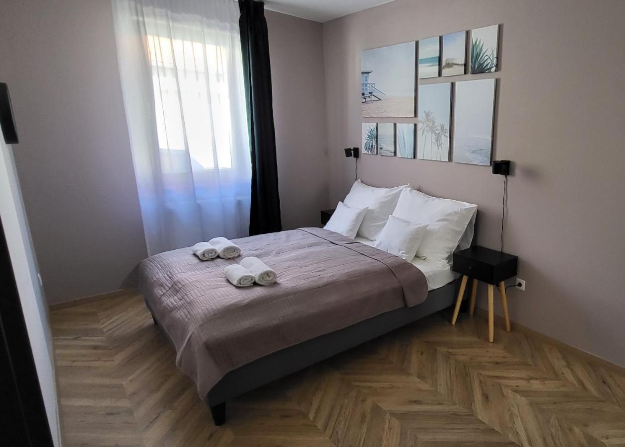 Dotis Apartman Tata Luaran gambar